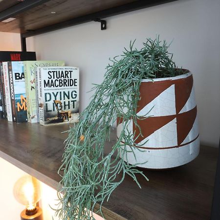 Birmingham Necairport Interchange Shortstay Homebase Buitenkant foto