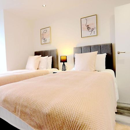 Birmingham Necairport Interchange Shortstay Homebase Buitenkant foto