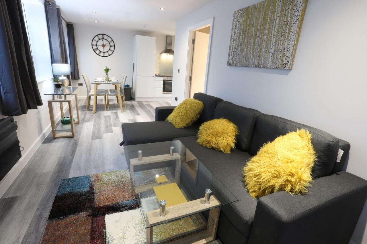 Birmingham Necairport Interchange Shortstay Homebase Buitenkant foto