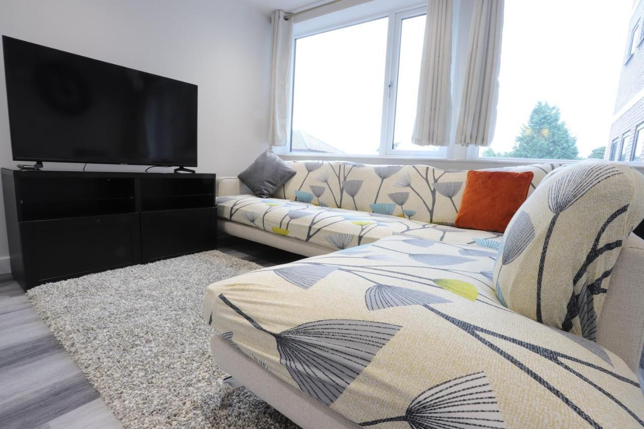 Birmingham Necairport Interchange Shortstay Homebase Buitenkant foto