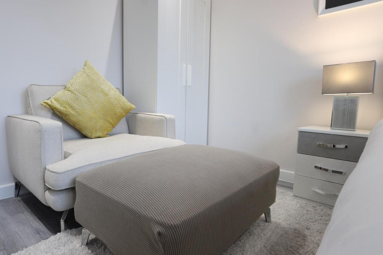 Birmingham Necairport Interchange Shortstay Homebase Buitenkant foto