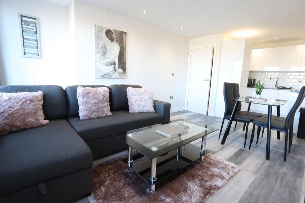 Birmingham Necairport Interchange Shortstay Homebase Buitenkant foto