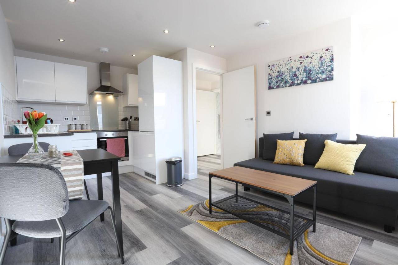 Birmingham Necairport Interchange Shortstay Homebase Buitenkant foto