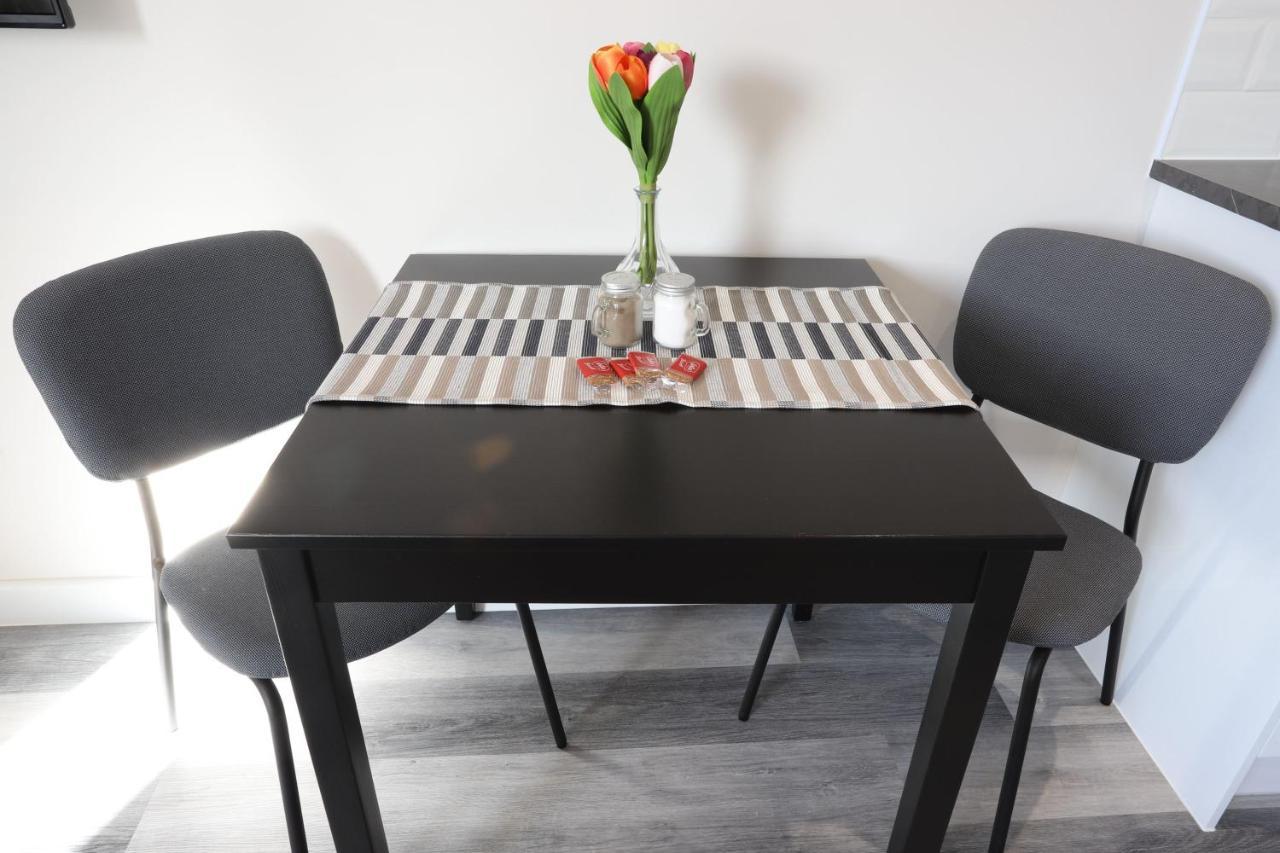 Birmingham Necairport Interchange Shortstay Homebase Buitenkant foto