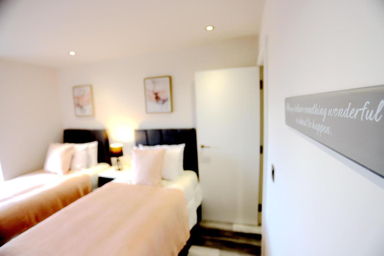 Birmingham Necairport Interchange Shortstay Homebase Buitenkant foto